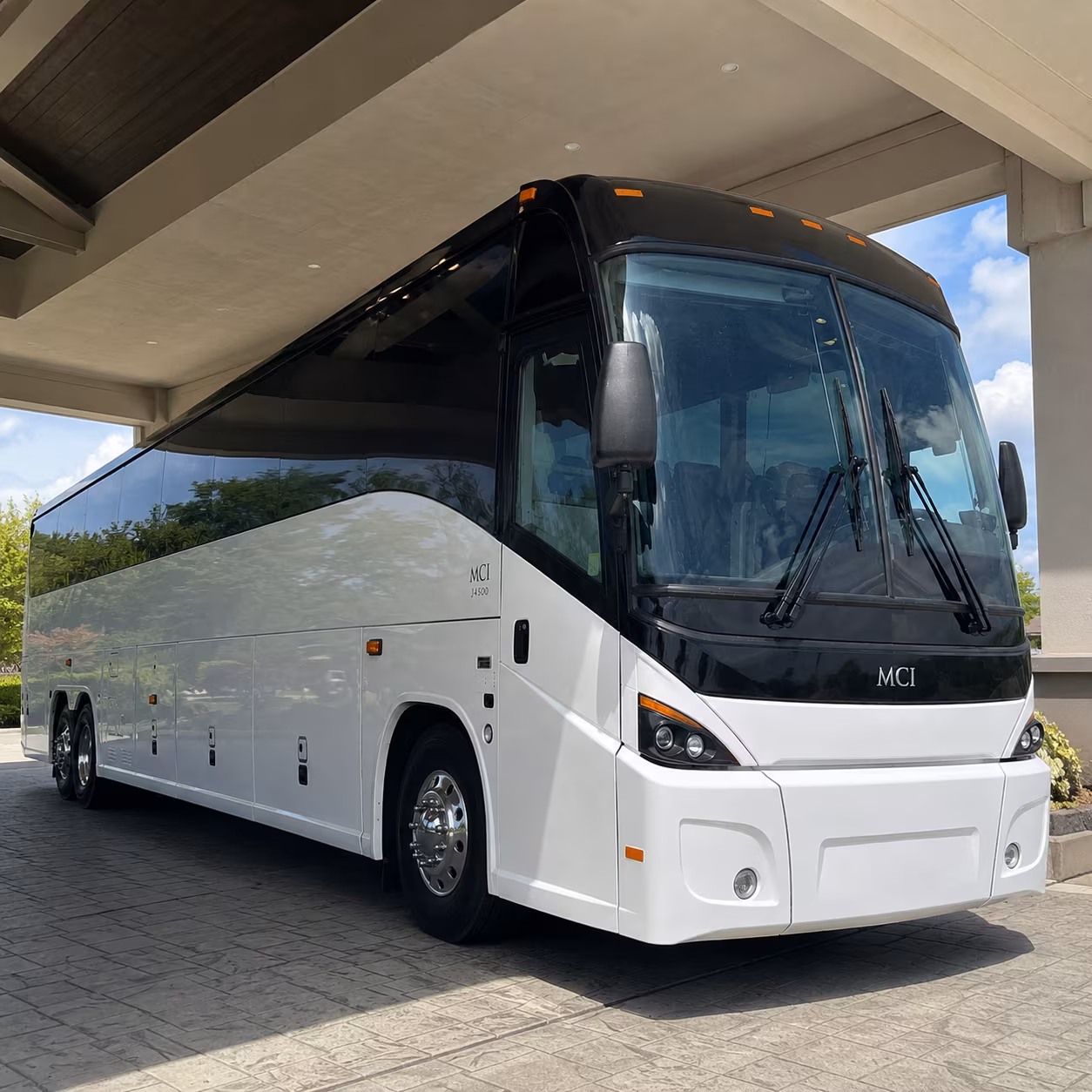 daily commuter shuttle routes along the lodge freeway corridor