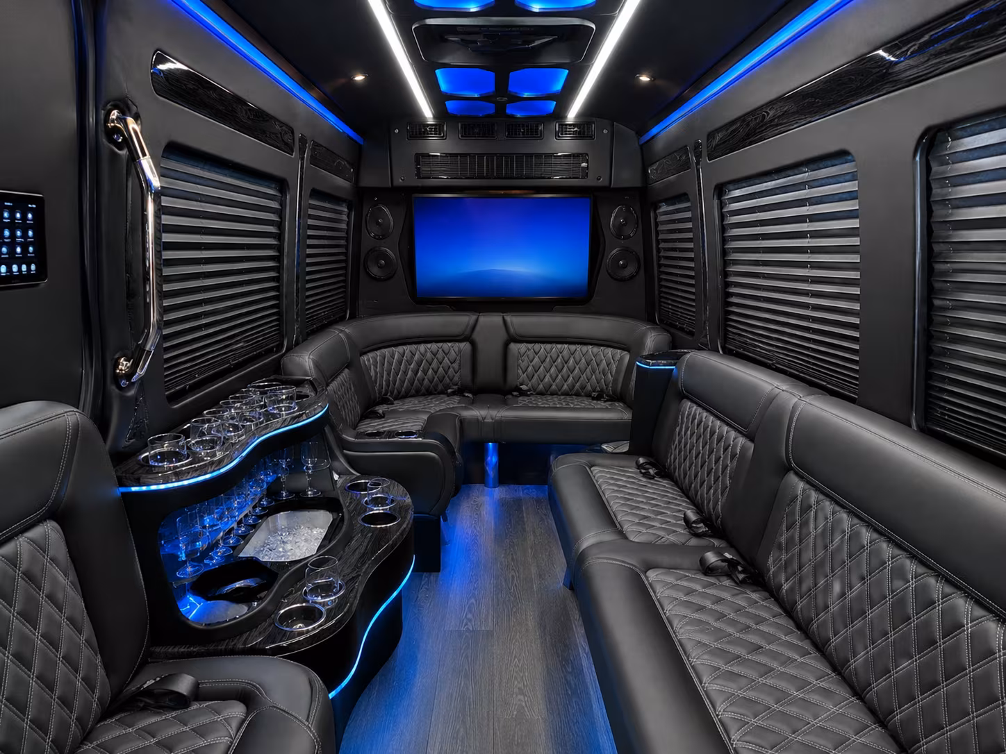 prom and graduation bus rentals for southfield area schools and lawrence tech